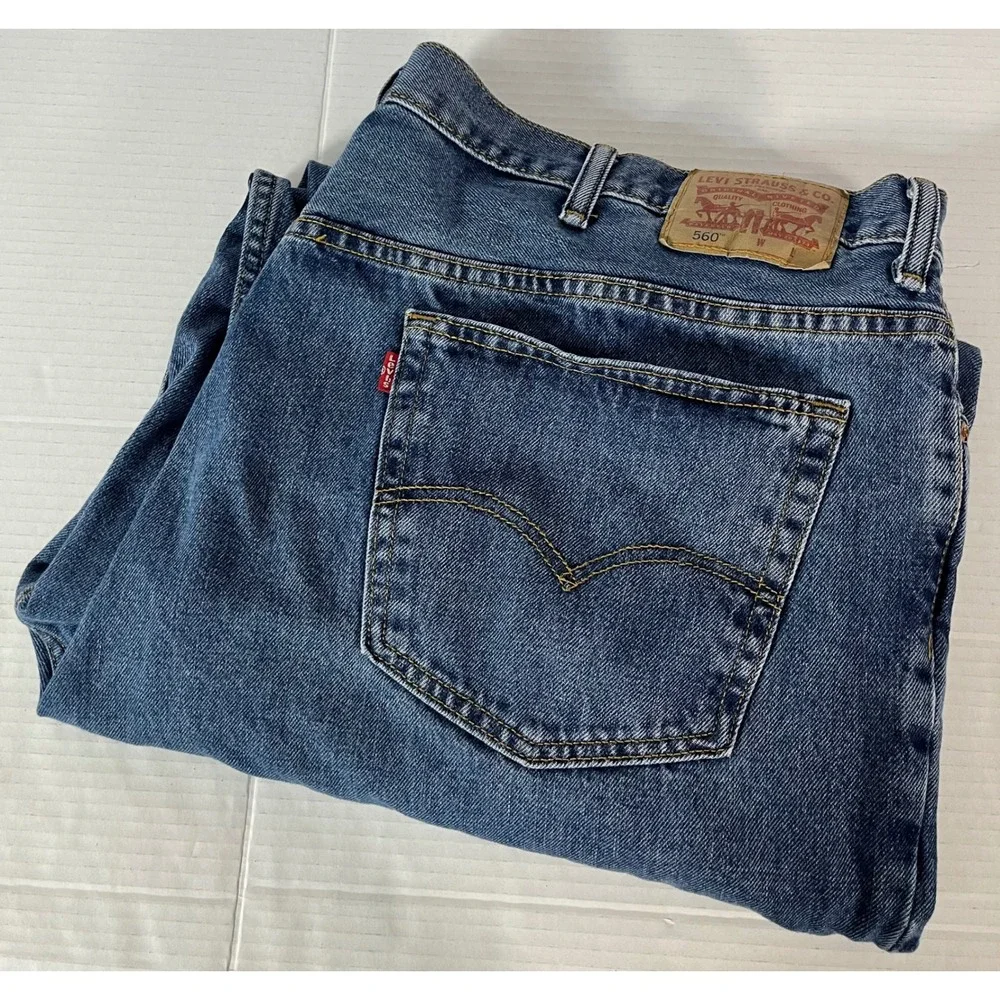 Levi's 560 Jeans Mens 48x32 Blue Excellent Comfort Fit Tapered Leg Denim
